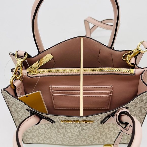 Michael Kors Medium Mercer Messenger Crossbody Bag - Picture 7 of 10